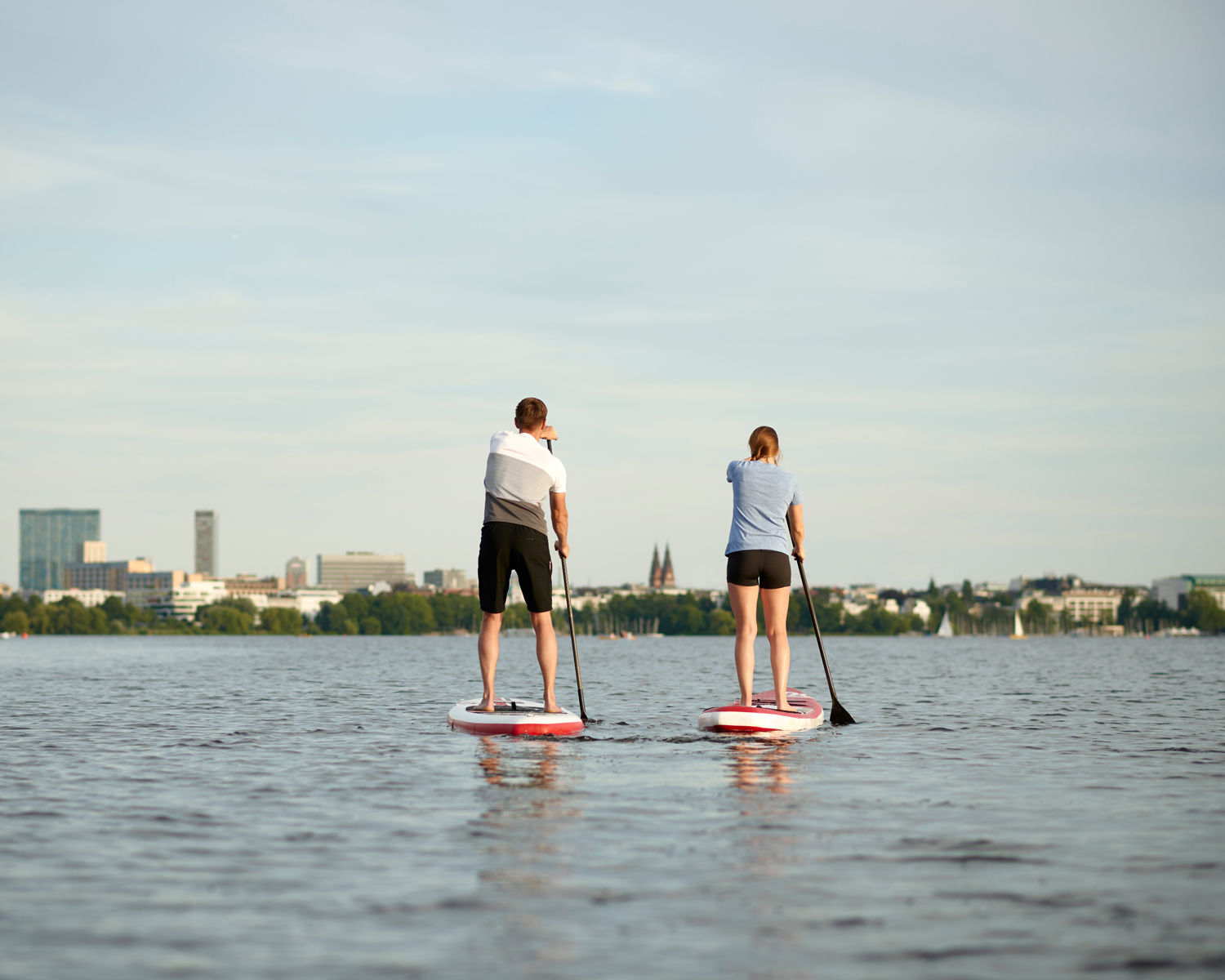 SUP Stand Up Paddling in Hamburg auf der Alster . Kurse . Verleih .Touren